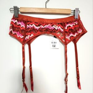 KILO BRAVA | NWT Embroidered Garter Belt Small